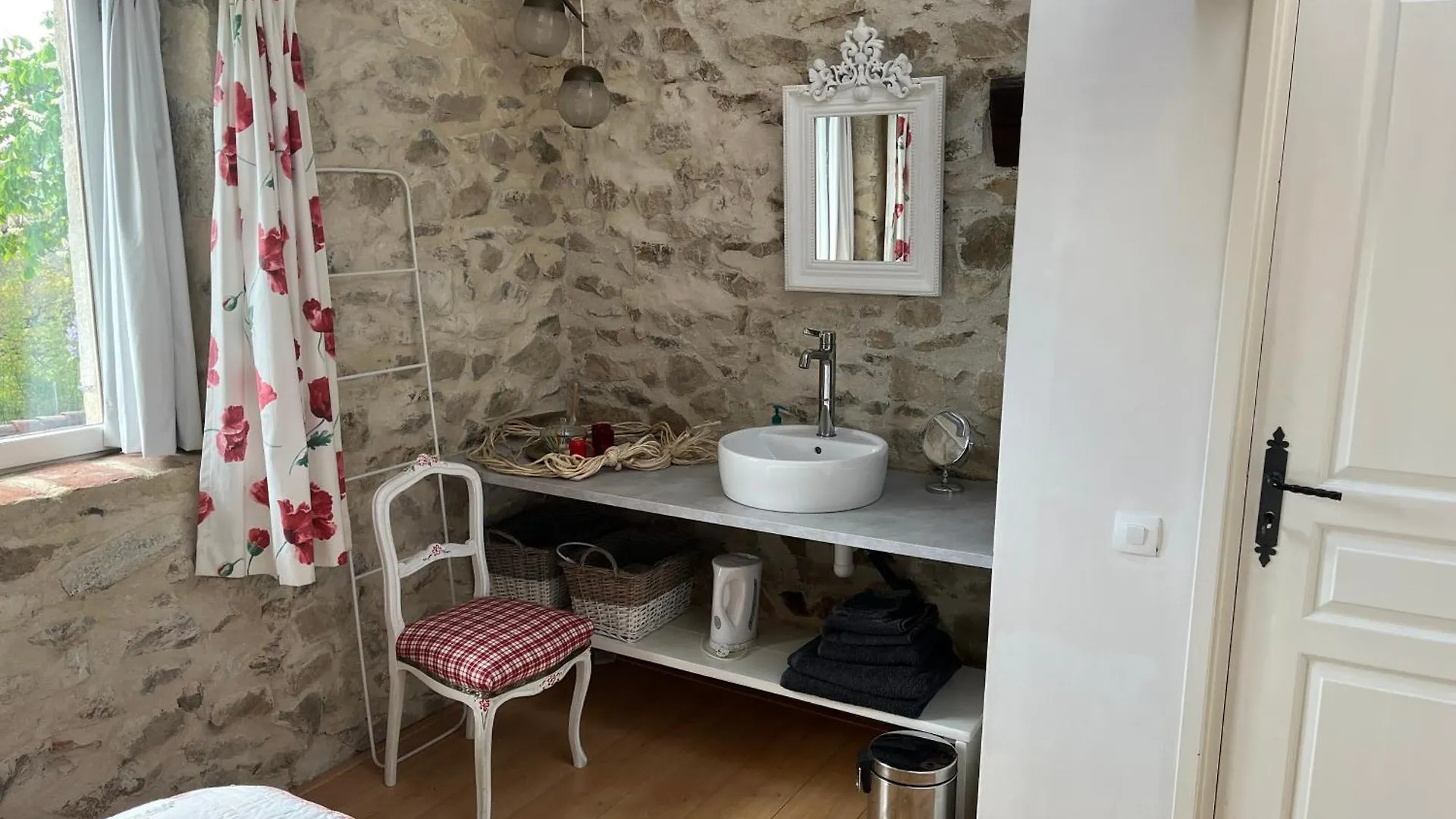 Maison Du Silence Saint-Maurice-pres-Pionsat Bed & Breakfast