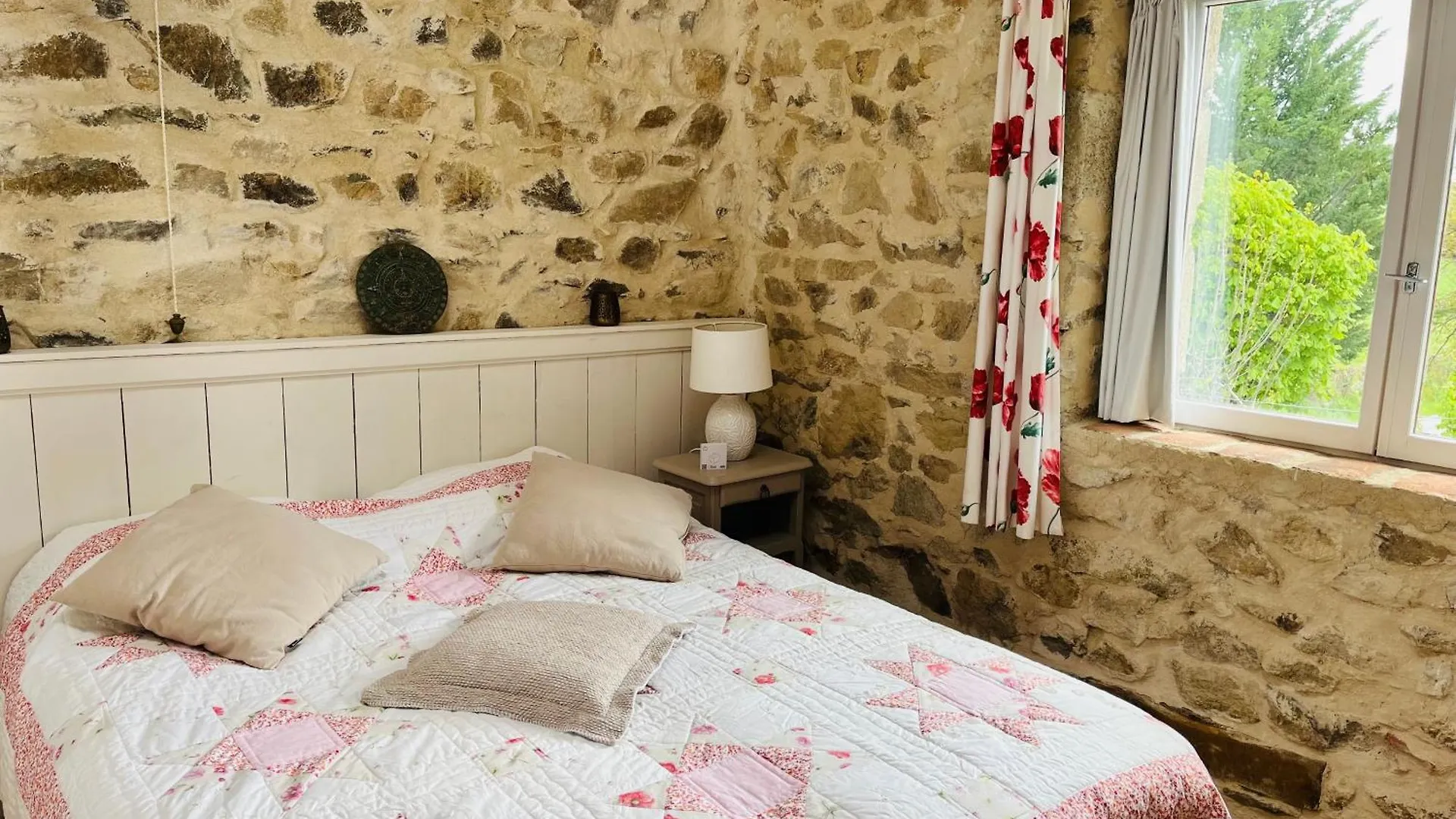 Maison Du Silence Saint-Maurice-pres-Pionsat Bed & Breakfast